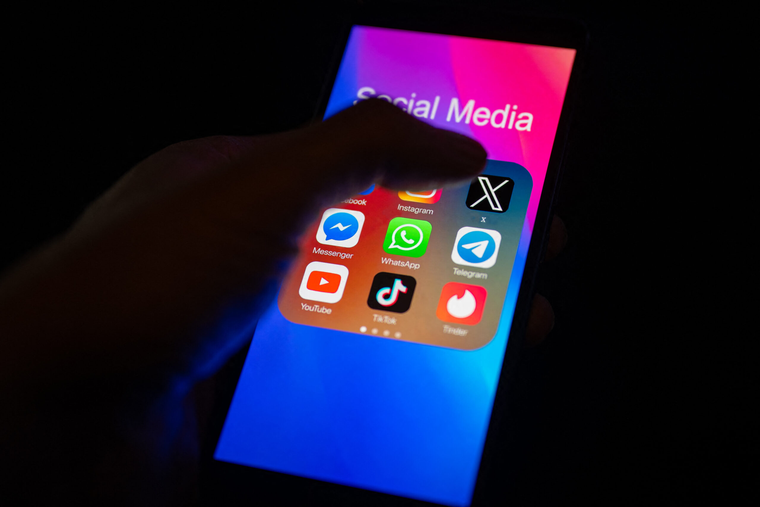 Social Media App - Photo Illustration